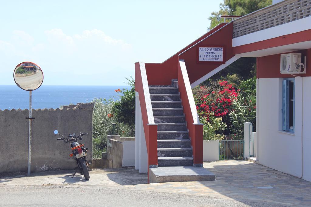 Αlexandros Apartment Votsi  Екстериор снимка