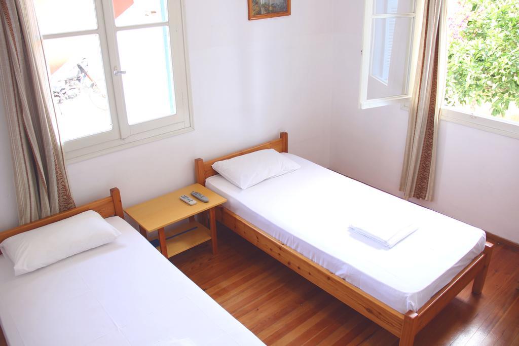 Αlexandros Apartment Votsi  Екстериор снимка